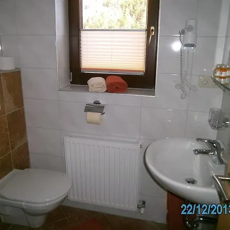 Gaestehaus Hirschenhof ゲストハウス 3*