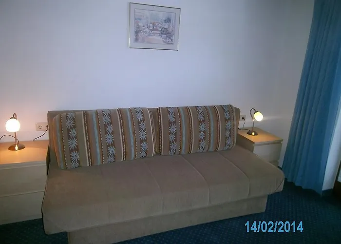 Πανσιόν Gaestehaus Hirschenhof 3*